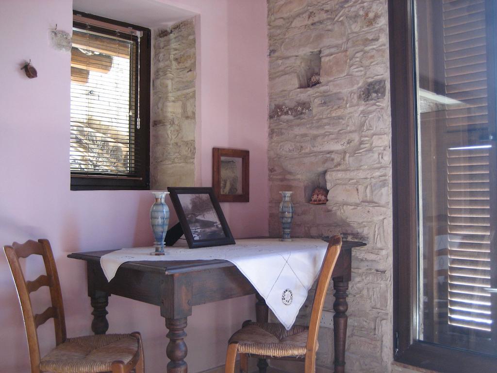 Our House Hotel Vavla Room photo
